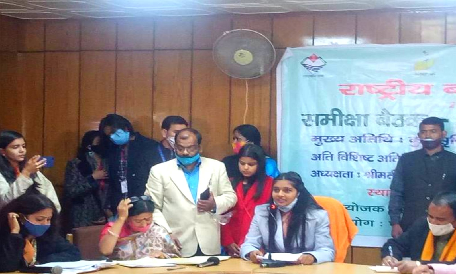 ২৪ ঘন্টার জন্য মুখ্যমন্ত্রী হলেন ১৯ বছরের মেয়ে সৃষ্টি