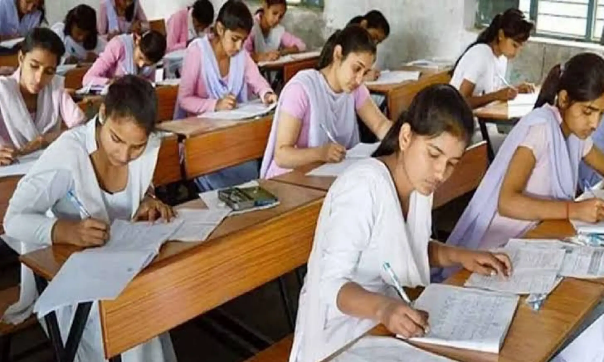 এবছর কমতে চলেছে মাধ্যমিক পরীক্ষার্থীর সংখ্যা